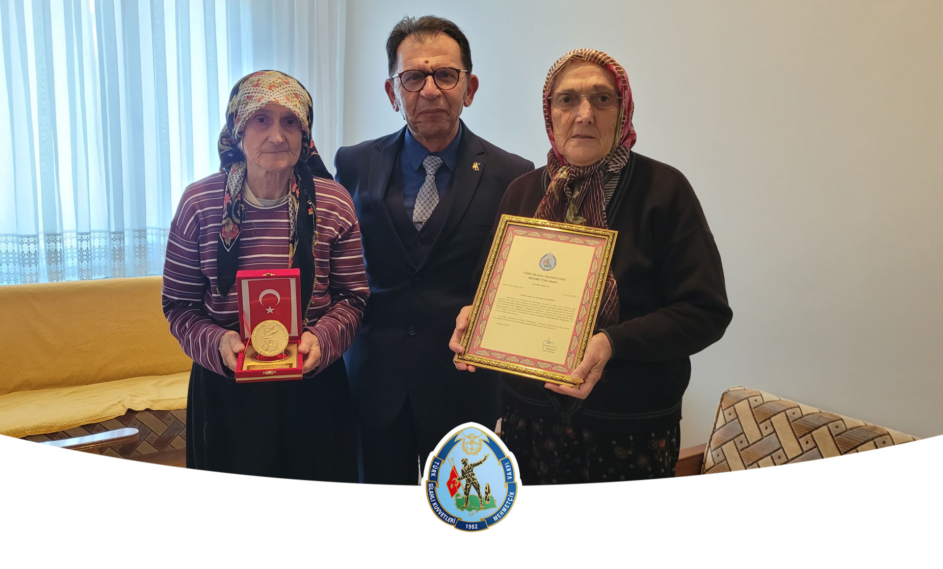 Emine CUMHUR ve Neriman CUMHUR