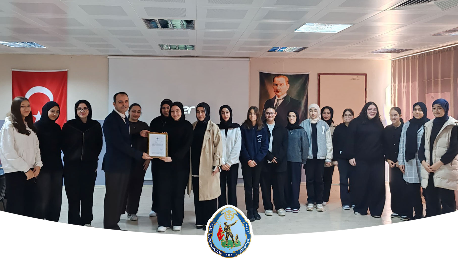 İzmir Buca Kız Anadolu İmam Hatip Lisesi 9-A Sınıfı Öğrencileri